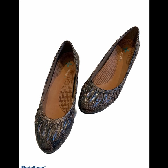 BareTraps Norma Slip On Wedge Pumps - Picture 3 of 13